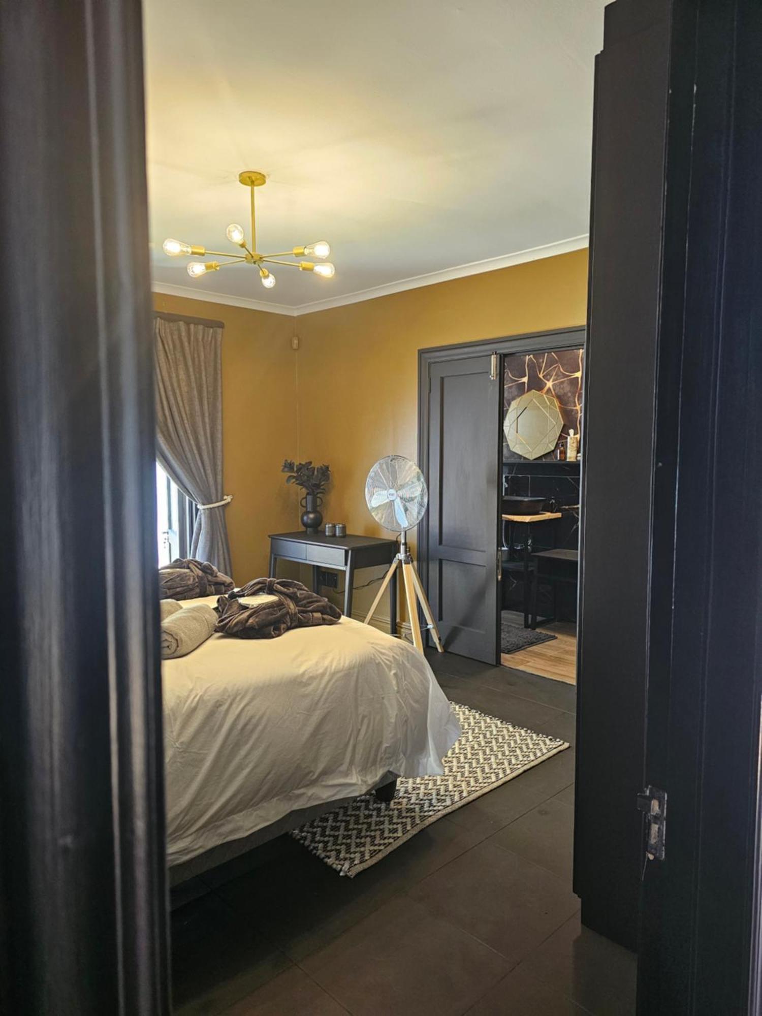 Die Heerenhuys Guest Suites Stellenbosch Exterior photo